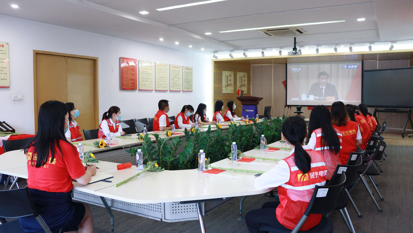 �÷ܶ���д�����28ע��������ꡱ�����ഺ